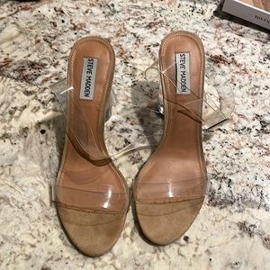 They are a mute heel with clear straps the back part of the heel is also clear.